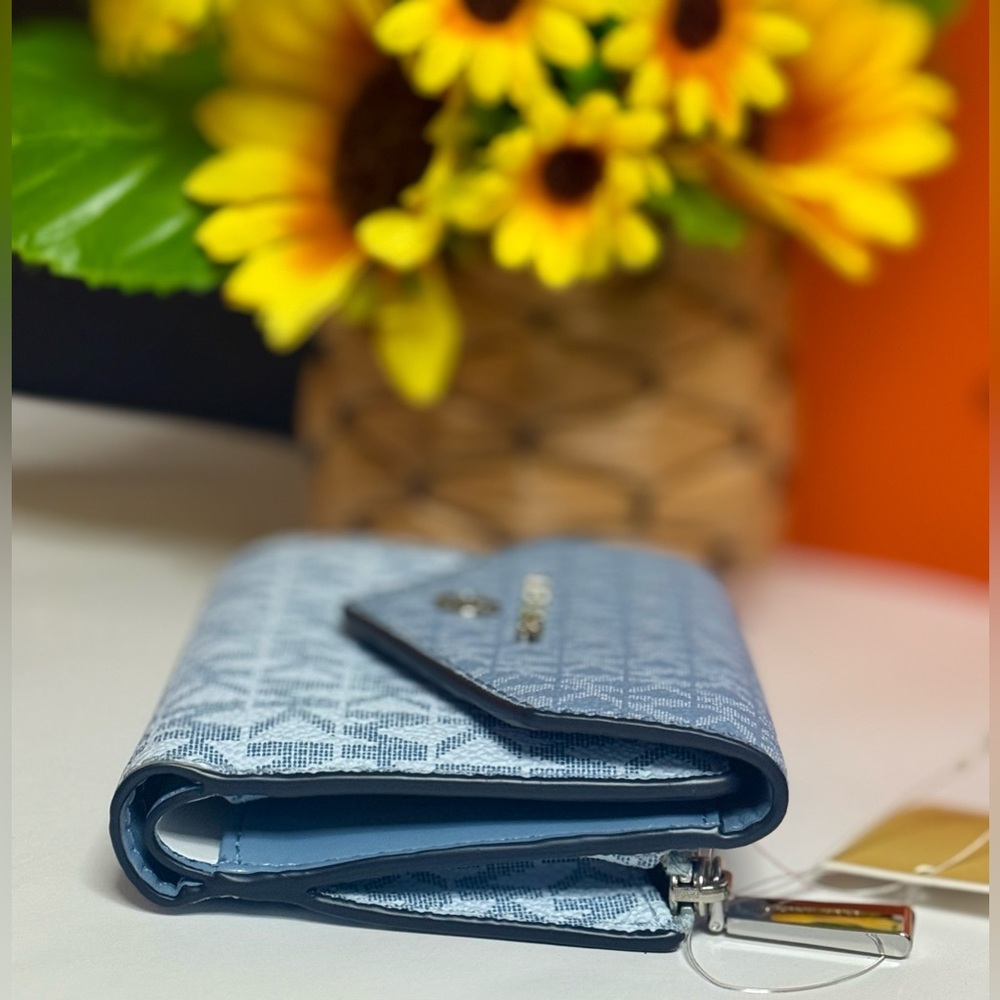 🆕MICHAEL KORS S Jet Set Light blue/Silver Charm MD Envelope Trifold Wallet - Picture 7 of 17